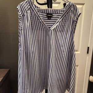 Liz Claiborne 5x blue/white vertical stripe sleeveless V neck lightweight blouse